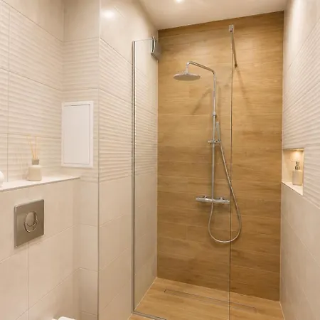 1 Bdr 1 Bthr Free Private Parking Paradise Mall Mountain View High Floor Apartment *